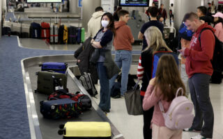 礼仪专家：在机场提领行李 避免这些NG行为