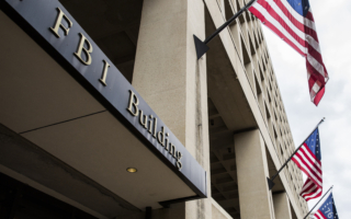 华裔教授王晓峰住宅遭FBI搜查 同日被校方解雇