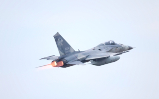 共机频扰台 台飞官：不畏战不怯敌监控共机