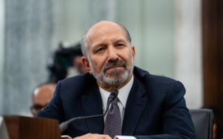 卢特尼克：制造商在美国建厂 可避免关税