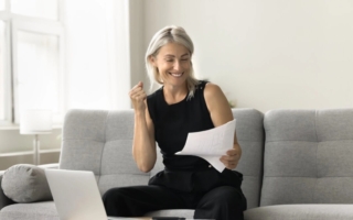 即使有账单要付且生活成本很高 你仍可存钱