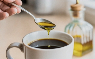 咖啡加油更健康 你适合椰子油还是橄榄油？