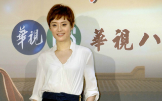 孙俪单手倒车入库登热搜 邓超搞笑挺妻子新剧