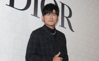 周杰伦晒7岁儿正脸照 父子俩戴墨镜帅酷同框