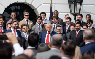 中共搞乌龙称美再加关税至245% 白宫回应