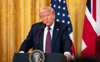 俄袭击乌克兰酿数十死近百人伤 川普回应