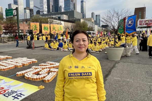 高红梅说自己和母亲修炼法轮功身心受益,“是法轮功给了我们第二次生命”,她呼吁当局释放被关押的年近80岁的母亲。(赵芬妮/大纪元)