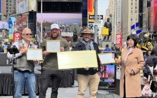 干净世界“善良很酷”影片大赛 时代广场颁奖