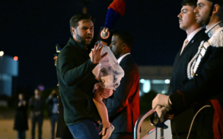 美副总统万斯访印度 与莫迪展开经贸会谈