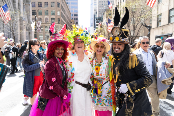 组图：复活节 纽约第五大道花帽游行