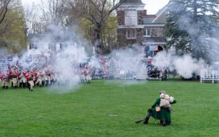 组图：美独立第一战250周年 麻州重演战役