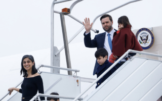 万斯携家人周五启程访问意大利和印度