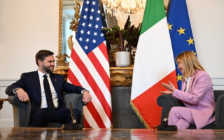 万斯在罗马会梅洛尼 白宫:川普不久将访意