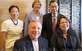 芝加哥亚裔支持德宾谭美连任