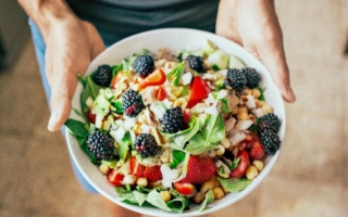 哪些食物可自然滋养您的血管？哪些应避免？