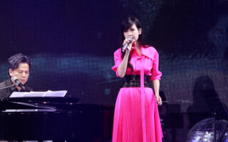 57岁周慧敏零滤镜状态曝光 获赞“天然美女”