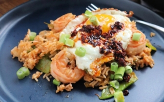 韩式泡菜虾仁炒饭 富含蛋白质 15分钟可做好