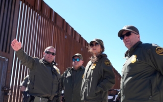 边境居民称赞川普执政百日带来的巨大变化