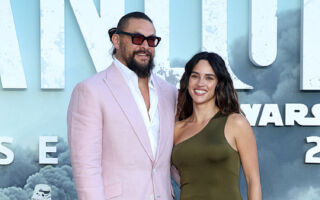 “水行侠”女友刚满33岁 不排除演神力女超人