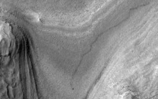 NASA卫星首次拍到好奇号探测车在火星上行进