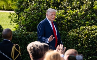 川普上任百日 谈两个任期有何不同