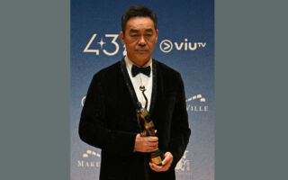 被问太太为何没陪同领奖 刘青云幽默回应