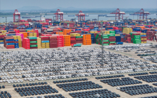 川普关税重击 中国出口货运量暴跌五成