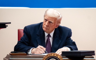 川普再警告伊朗:立即停止援助胡塞武装