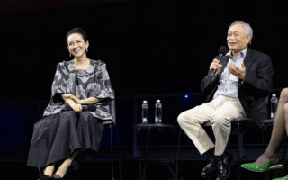 《卧虎藏龙》25周年纪念重映 李安拥抱章子怡