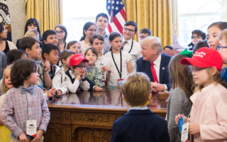 给生育母亲发放奖金?川普:好主意