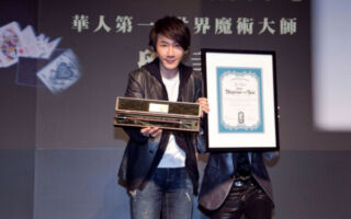 【网海拾贝】春晚有十恶 北大教授吁取消