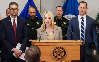 美缉毒局突袭科罗拉多夜店 逮捕逾百非法移民