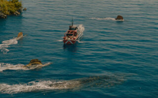 《侏罗纪：重生》30秒预告 霸王龙水中游