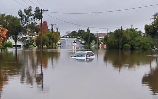 组图:澳洲东南部暴雨成灾 酿两死三失踪