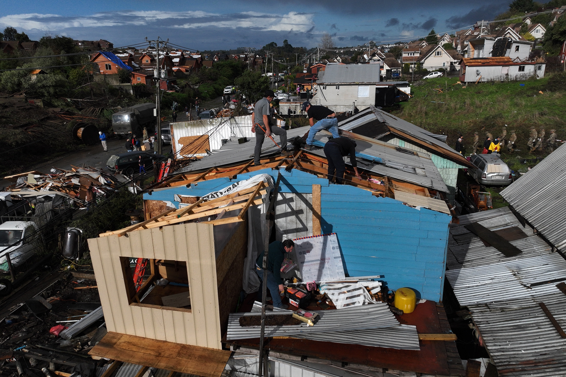 组图：智利南部遭龙卷风吹袭数百建筑受损