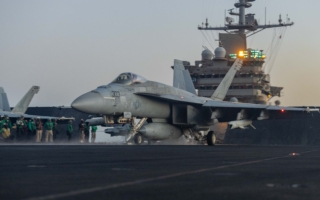 16架战机出动 美发动史上最大规模航母空袭