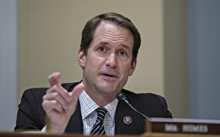 民主党资深众议员罕见赞扬川普总统