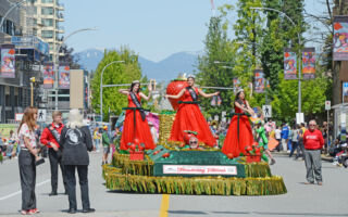 第54届海耶克游行：盛大庆典展现多元文化