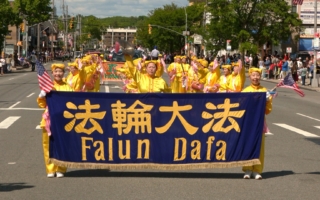 小颈国殇日游行 致敬先烈 展现美国价值