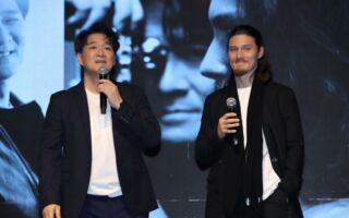 周华健儿子周厚安宣布结婚 晒夫妻照喊幸福