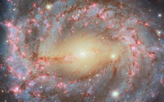 哈伯太空望远镜拍到宏观螺旋星系 壮观无比