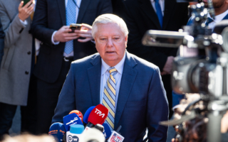 美两党参议员：普京拖延谈判准备发动新攻势