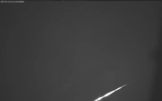 北京凌晨传出神秘巨响 夜空再现火流星