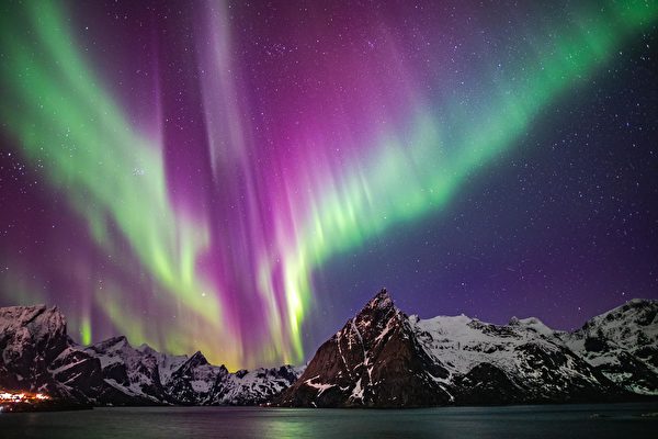 地磁风暴爆发 在美国也能看极光了