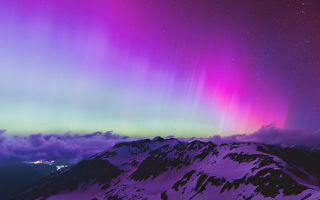 组图:超大地磁暴来袭 全球多地现壮丽极光