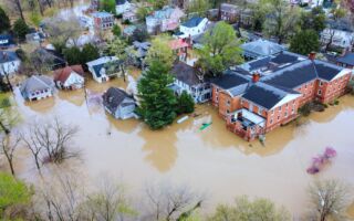 组图：美国多州恶劣天气已造成25人死亡