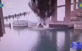 克里米亚大桥再遭袭 乌称引爆1100公斤炸药