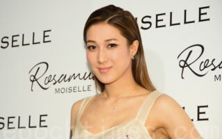 钟嘉欣母女档拍广告 9岁Kelly星味神似妈妈