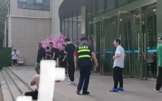 武汉大学学生在食堂无差别砍人后自杀