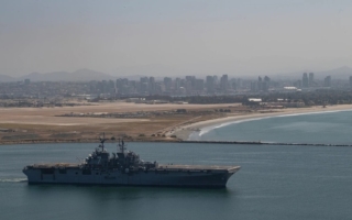 美闪电航母部署日本前沿 向中共释何信号